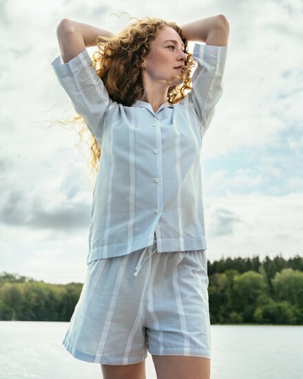 dames pyjamashort wit blauw